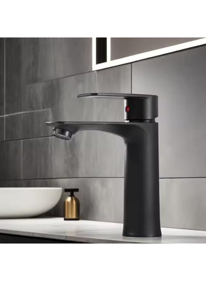 واي دي صنبور حوض حمام عصري بمقبض واحد، مصنوع من النحاس الصلب، يُثبت على سطح الحوض، يتميز بتدفق مياه سلس، ولمسة نهائية متينة، وسهولة التركيب، وهو قطعة فاخرة لحمامك تُضفي لمسة جمالية على منزلك. - Image 2